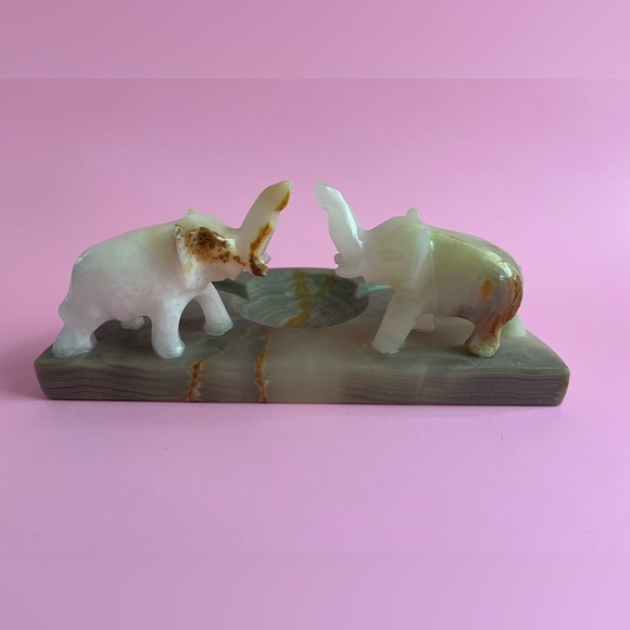 Vintage carved stone elephant ashtray in excellent condition - Picture 4 of 5